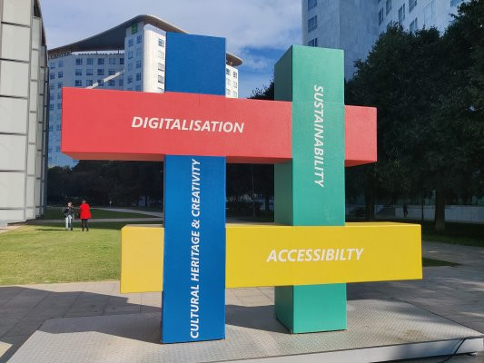 Smart Tour - Pametni turizam - pametne destinacije: pristupačnost, održivost, digitalizacija, kulturna baština i kreativnost